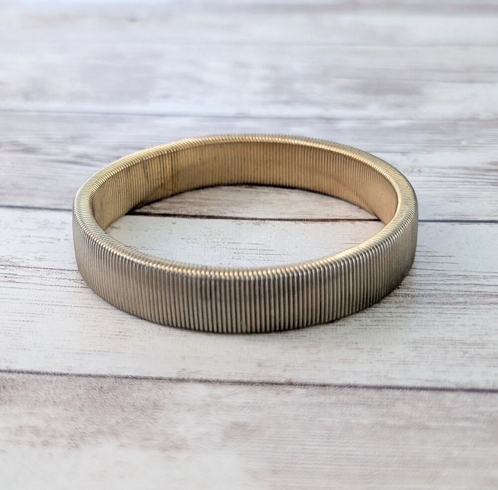 Vintage Sleeve Holder Bracelet Gold Tone - One Single - Tarnish/Discoloration